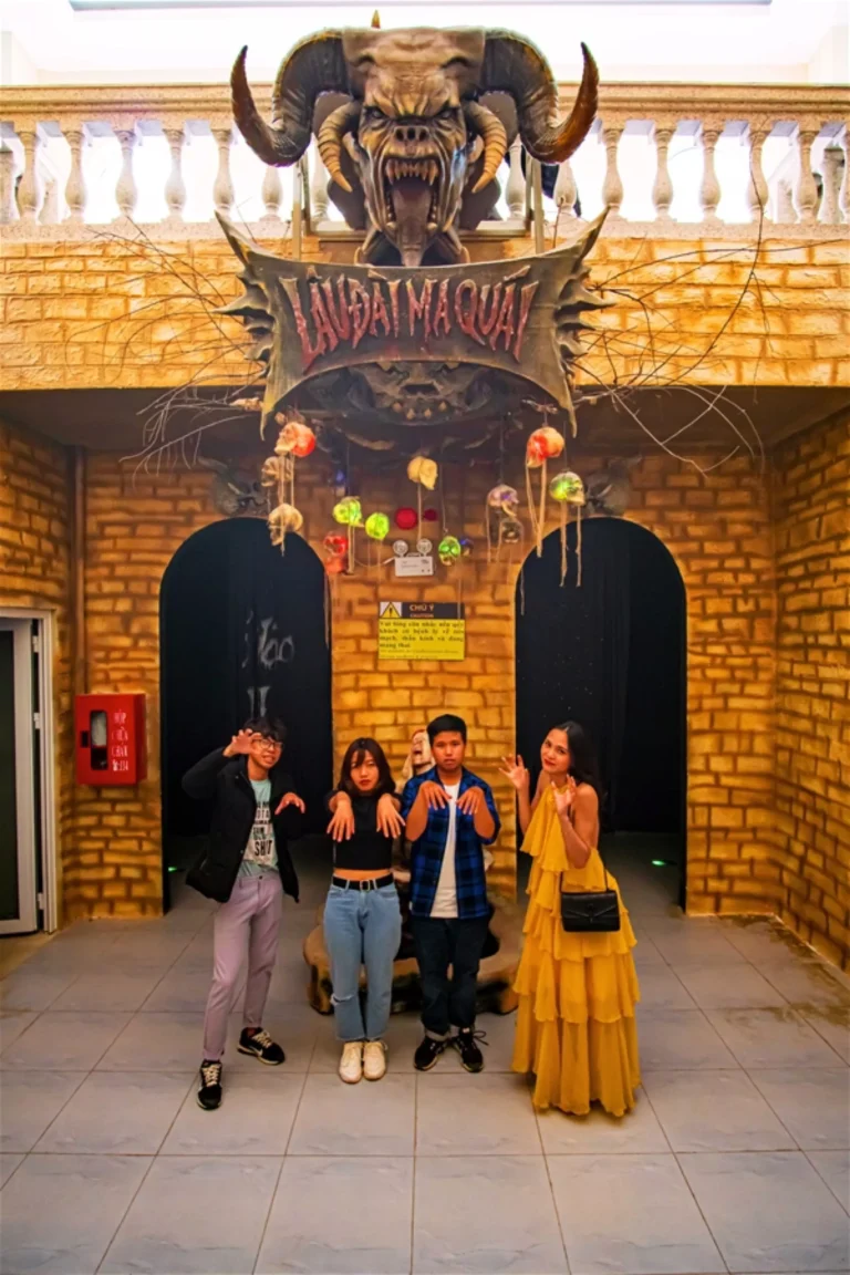 LÂU ĐÀI MA QUÁI